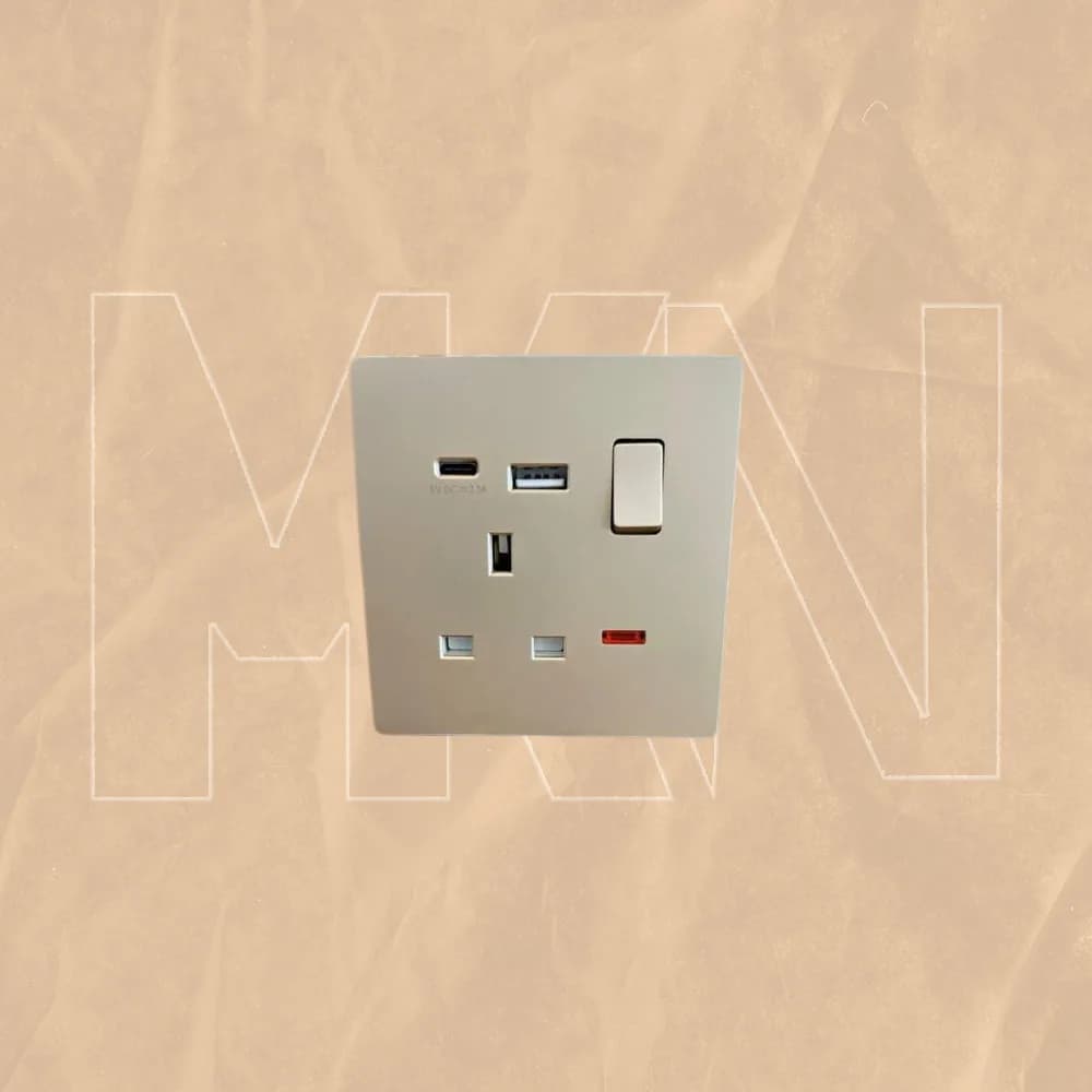 فيش مع USB وTYPE-C ومفتاح ذهبي 13 أمبير من MKN