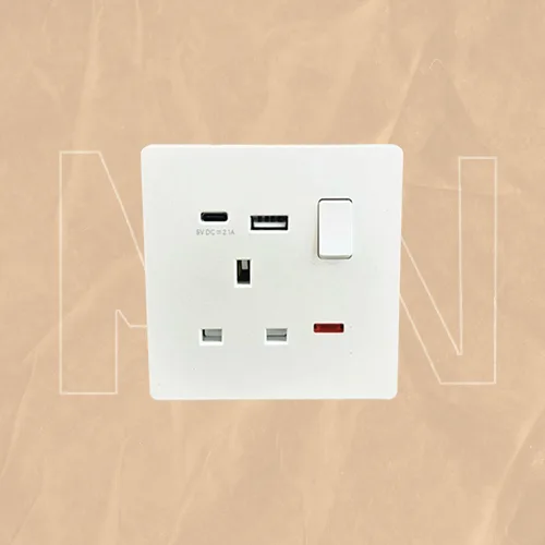 فيش مع USB و Type-C ومفتاح لؤلؤي 13 أمبير من MKN